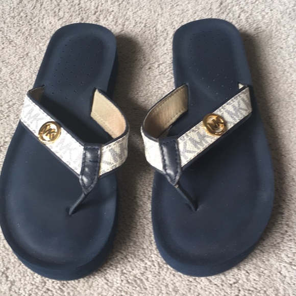 michael kors navy flip flops
